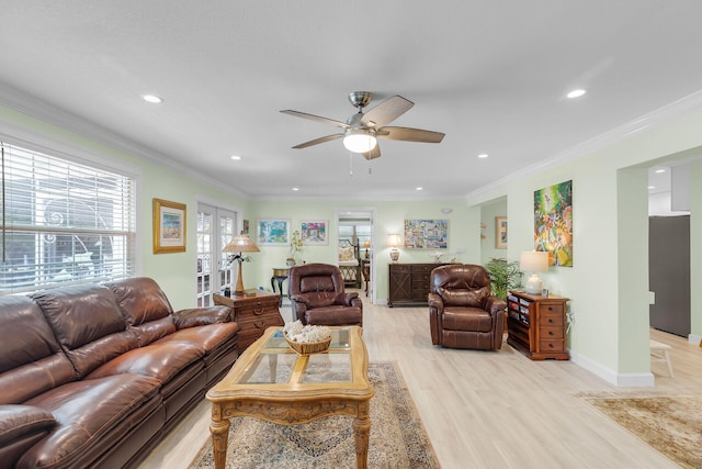 living room featuring light hardwood / wood-style flooring, ornamental molding, and ceiling fan