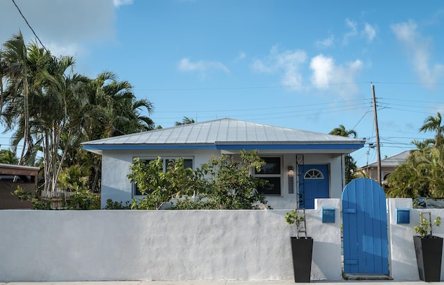 view of front of property