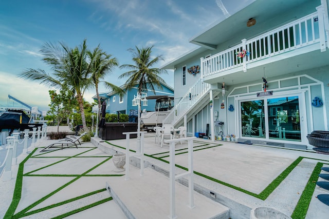 25 N Blackwater Ln, Key Largo, FL 33037 - view of patio / terrace featuring a hot tub and a balcony