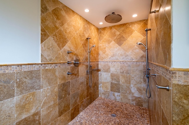 bathroom featuring a tile shower