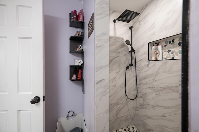 bathroom featuring tiled shower