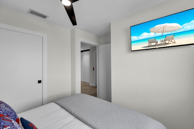 bedroom with ceiling fan