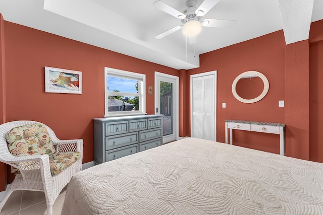 bedroom featuring ceiling fan and a closet