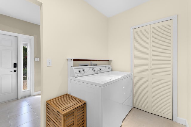 laundry room featuring light tile patterned floors and washing machine and clothes dryer