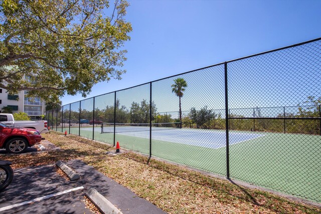 3635 Seaside Dr Unit 314, Key West, FL 33040 - view of sport court with fence