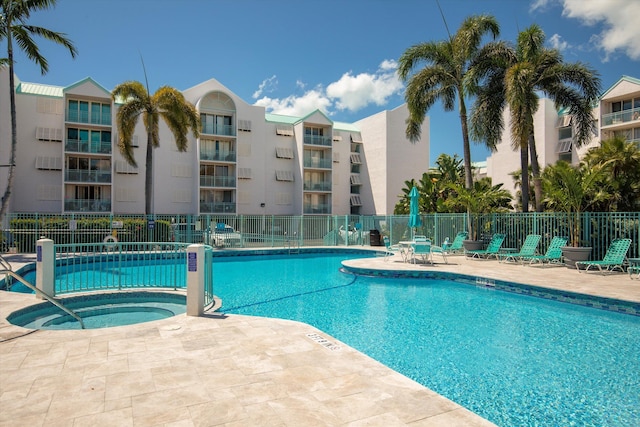 3635 Seaside Dr Unit 314, Key West, FL 33040 - community pool with a patio area, a community hot tub, and fence