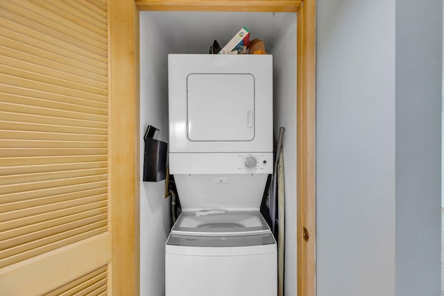 washroom with laundry area and stacked washer / drying machine