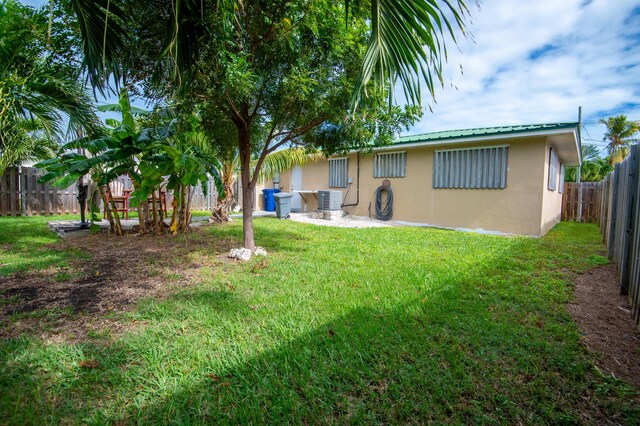 view of yard featuring cooling unit