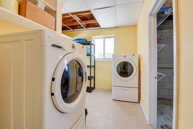 laundry room with independent washer and dryer