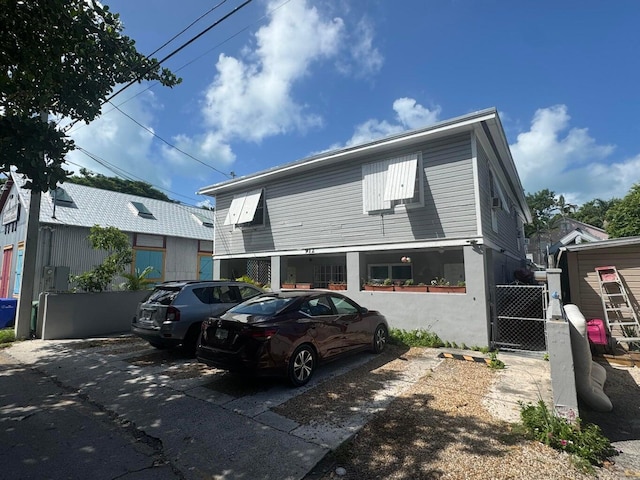 view of front of property featuring a gate