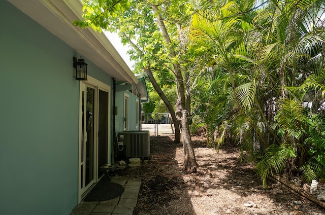 217 Gasparilla Dr, Key Largo, FL 33037 - view of yard