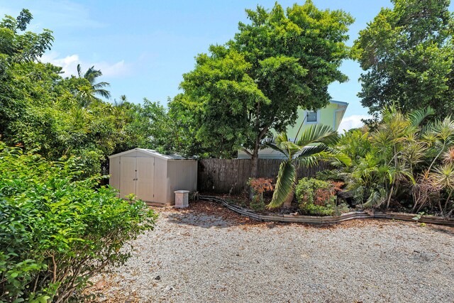 178 Coral Ave, Tavernier, FL 33070 - view of yard with a shed
