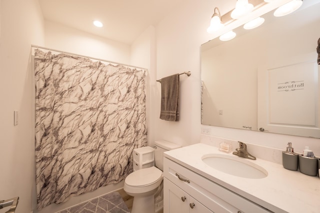 full bathroom with vanity, toilet, a chandelier, and shower / bath combo