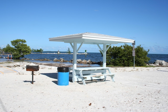 Listing photo 3 for 234 Antigua Rd, Key Largo FL 33037