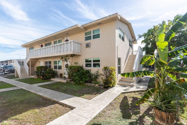 view of front of property featuring a balcony