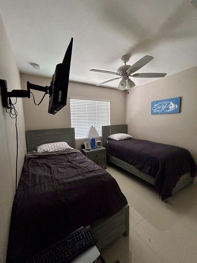 bedroom with ceiling fan