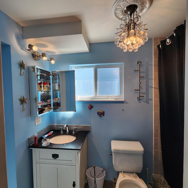 bathroom featuring a shower with curtain, vanity, and toilet