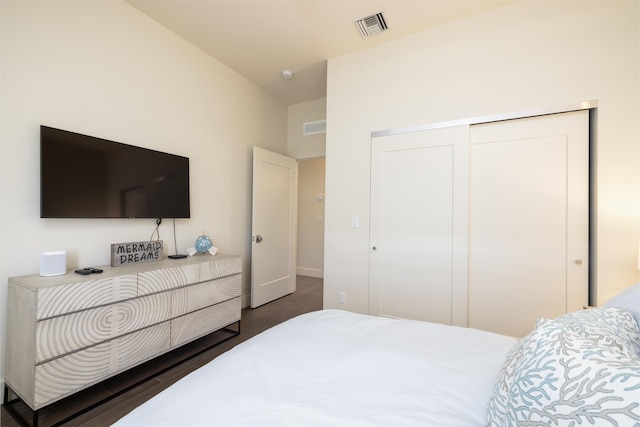 bedroom featuring a closet