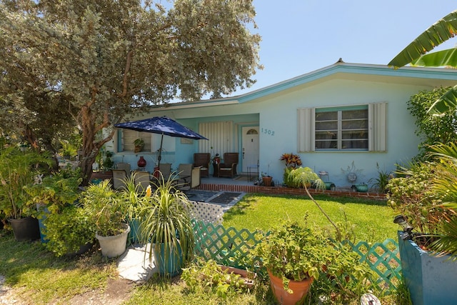 view of front of property with a front lawn