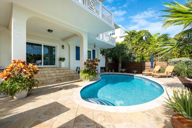 view of swimming pool featuring a patio