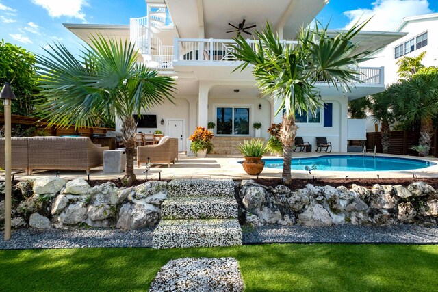 view of pool with outdoor lounge area, ceiling fan, and a patio area