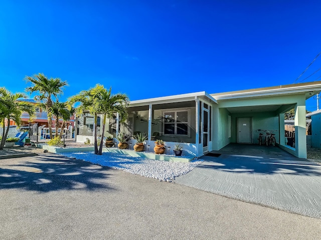 view of front facade featuring a carport