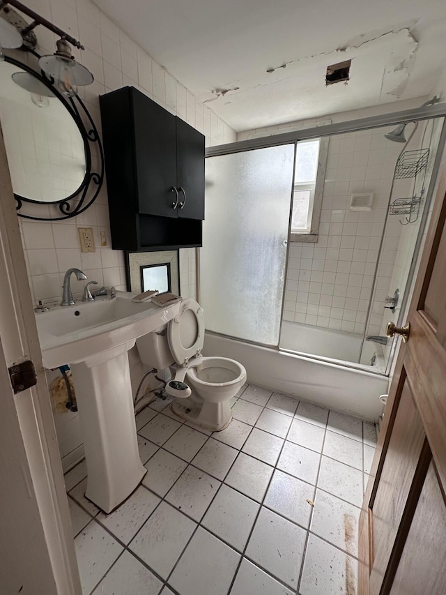 1014 Varela St Unit 3, Key West, FL 33040 - bathroom with toilet, a sink, enclosed tub / shower combo, decorative backsplash, and tile walls