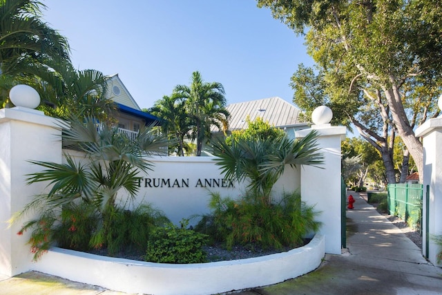 view of community / neighborhood sign