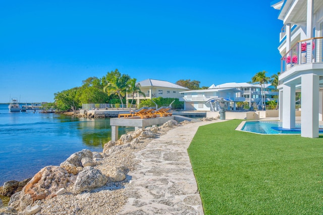 view of yard featuring a water view