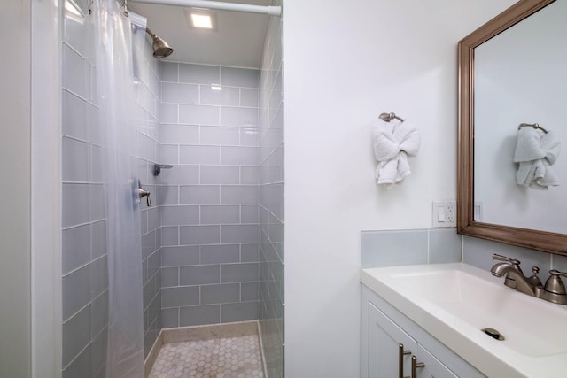 bathroom with a shower with curtain and vanity