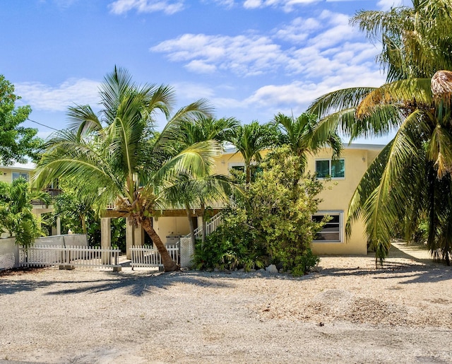 view of front of property