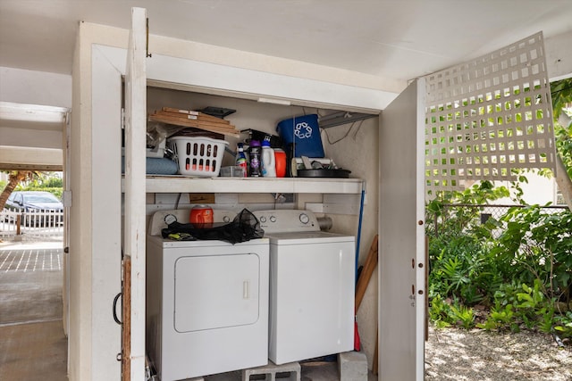 washroom featuring washing machine and clothes dryer