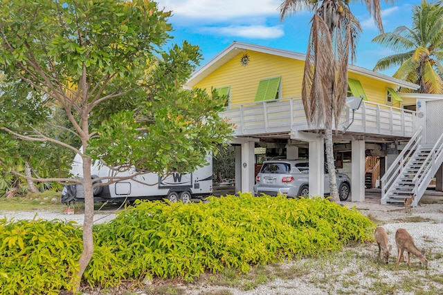 view of front facade with a carport