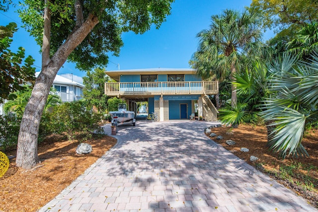 view of front facade with a carport and a balcony