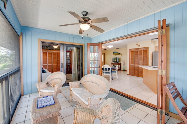 sunroom featuring ceiling fan