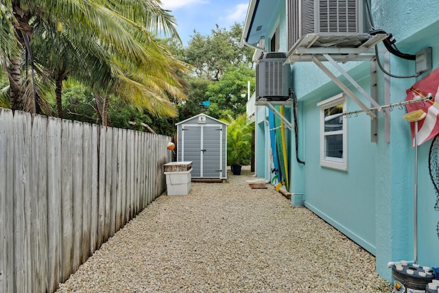 view of yard featuring cooling unit and a storage unit