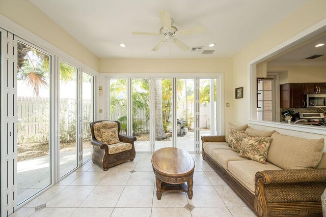 sunroom with ceiling fan