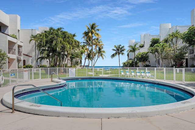 601 W Ocean Dr Unit 411C, Key Colony, FL 33051 - community pool with fence