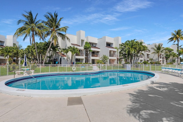 601 W Ocean Dr Unit 411C, Key Colony, FL 33051 - community pool with fence