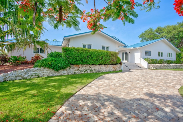 view of front of property with a front yard