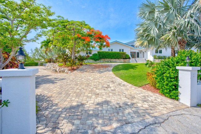 exterior space featuring a front yard