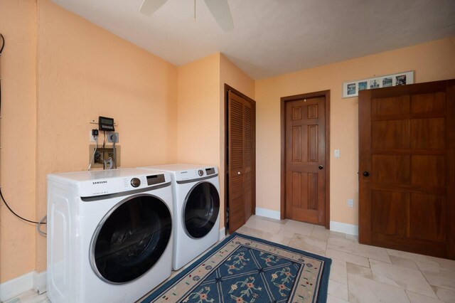 laundry area with washing machine and dryer, baseboards, and a ceiling fan