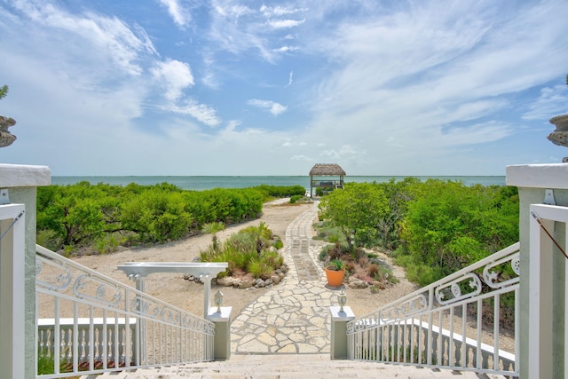 view of yard featuring a water view