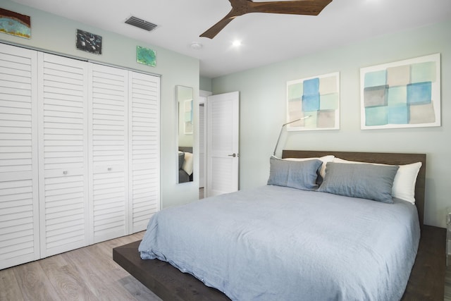 bedroom featuring ceiling fan, hardwood / wood-style floors, and a closet