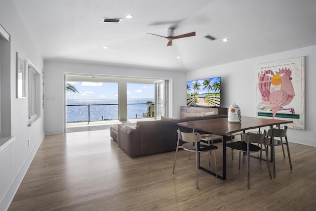 dining room with dark wood-type flooring and ceiling fan