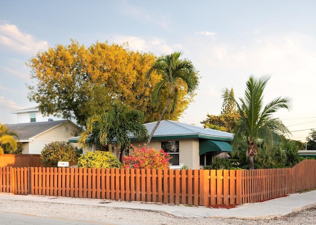 view of front of property