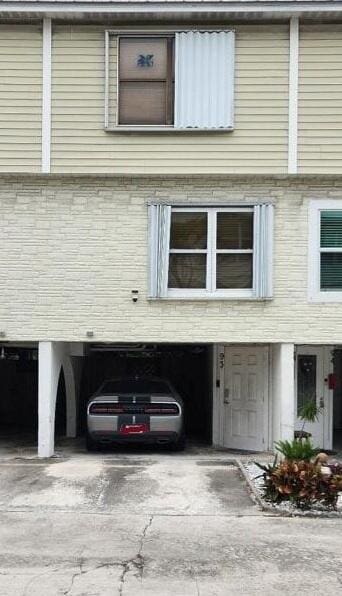 view of front of home featuring concrete driveway