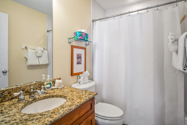 full bath featuring toilet, curtained shower, and vanity