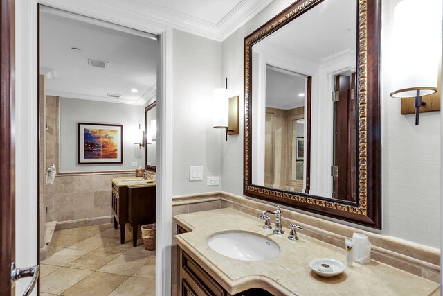 full bathroom featuring crown molding, visible vents, and a sink