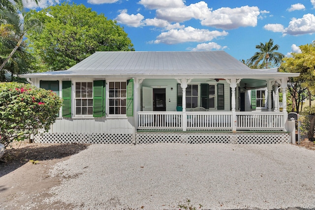 view of front of house featuring a ceiling fan and covered porch